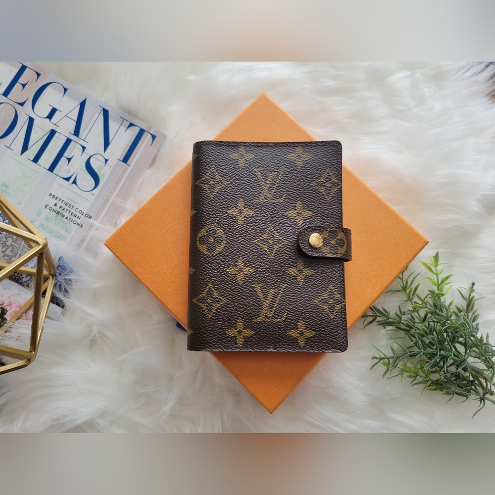 LIKE NEW Louis Vuitton Monogram Small Ring Agenda PM
